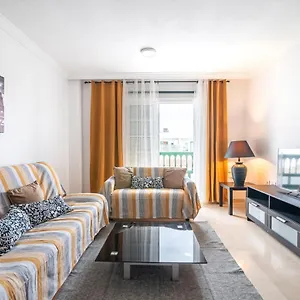 Apartamento En Barrio Tipico: Experiencia Local. Apartamento Costa Adeje (Tenerife)